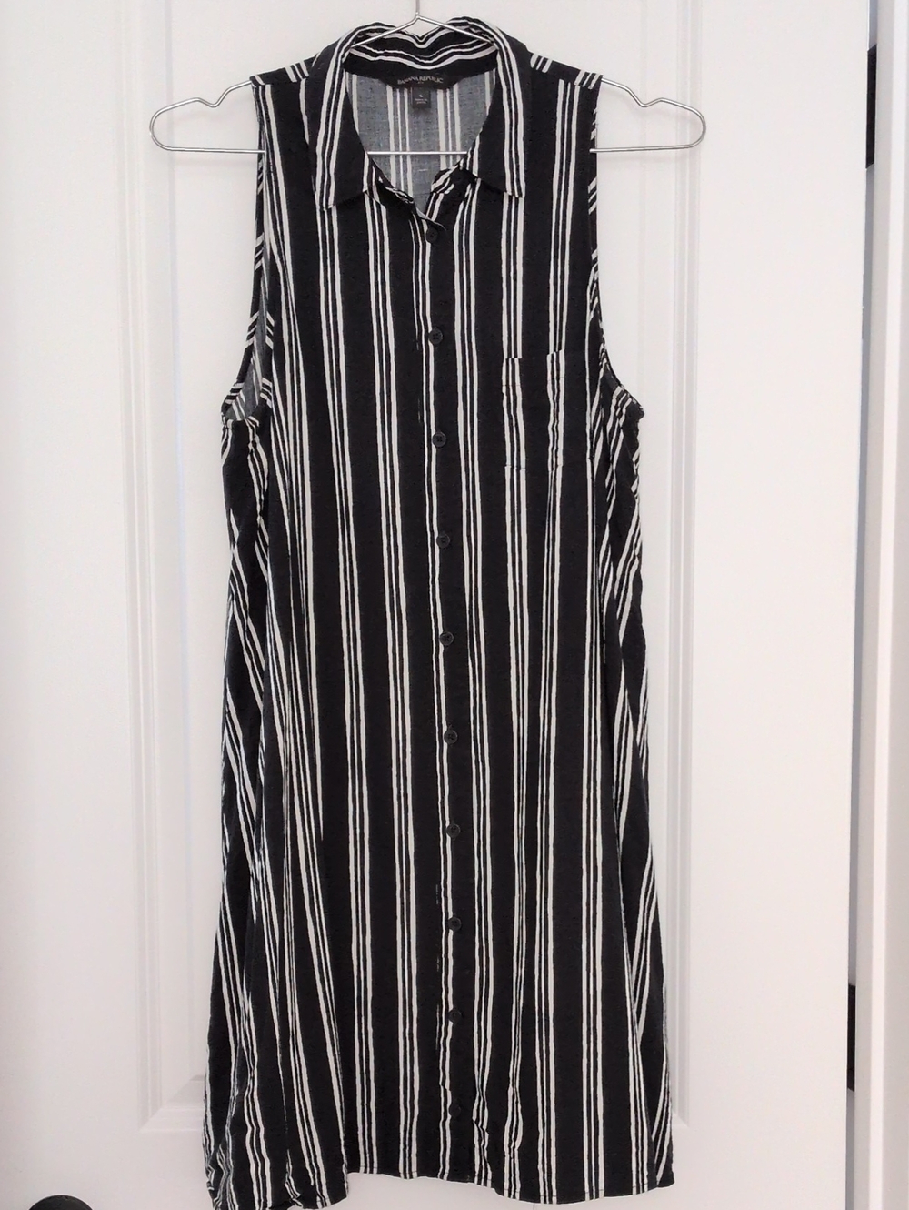 Banana Republic Sleeveless Black and White Striped Button-Front Dress Size Small